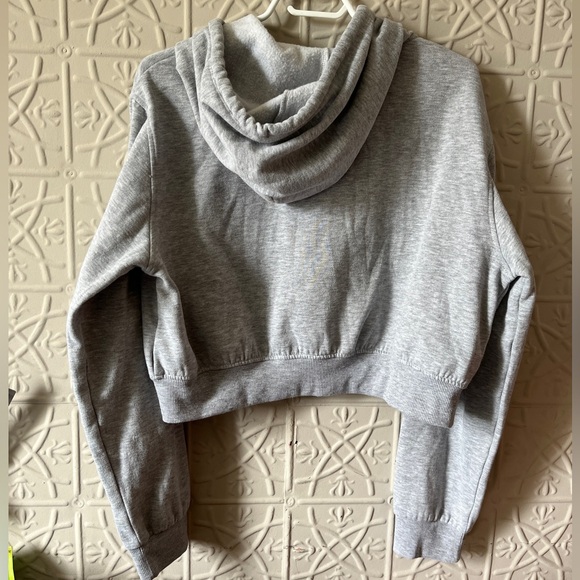 Refuge Athletics cropped zip up - Picture 2 of 2